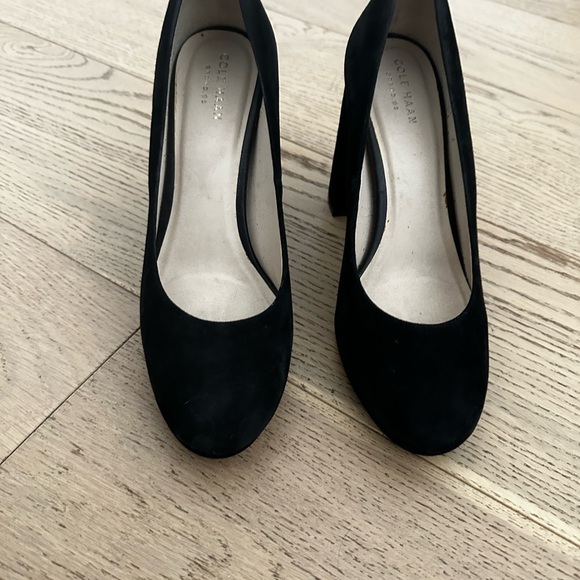 Black suede Cole Haan heels - Picture 6 of 6